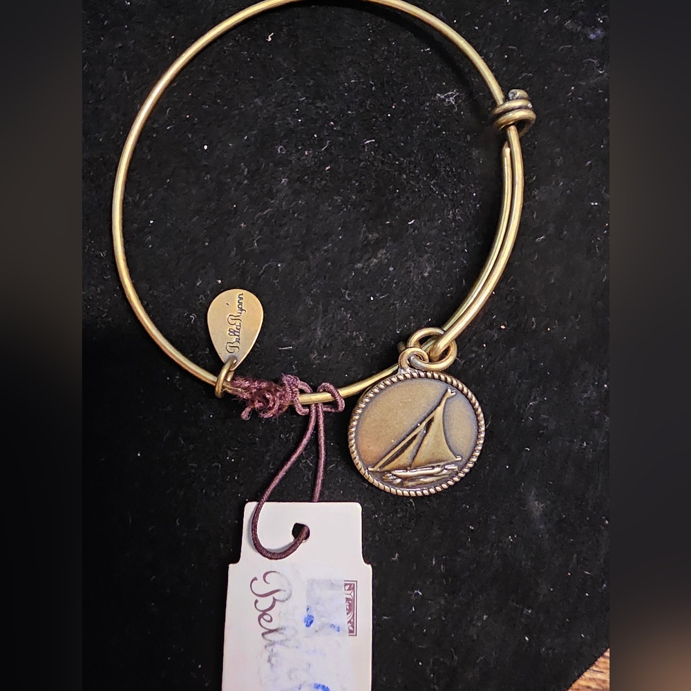 New Bella Ryann Sailboat Boat Water  Bangle Expandable Charm Gold Tone Bracelet